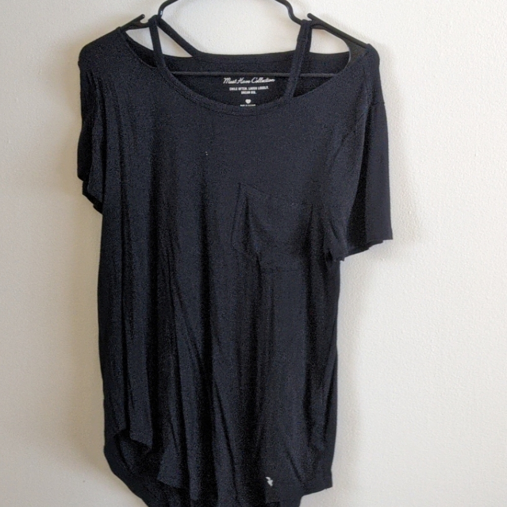 Black tee